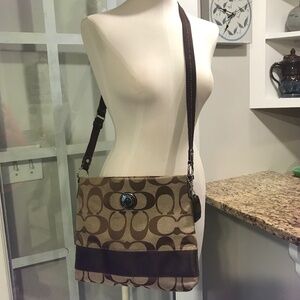 Coach Signature vintage crossbody/shoulder medium bag
